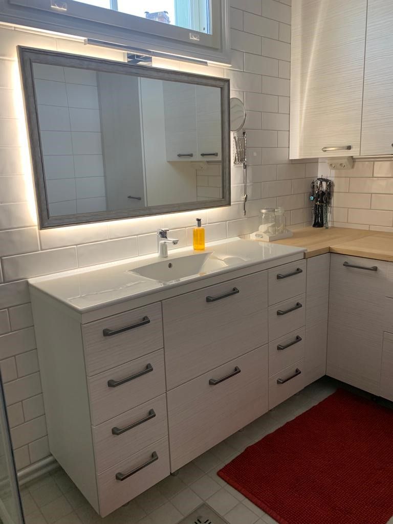Vaalea tyylikäs WC