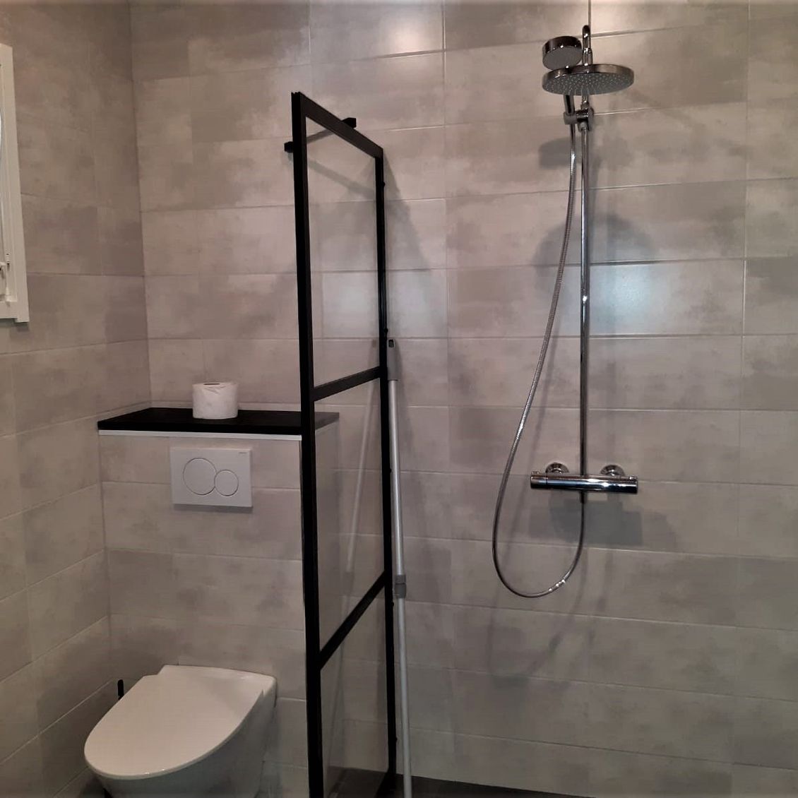 Kylpyhuone seinä-wc
